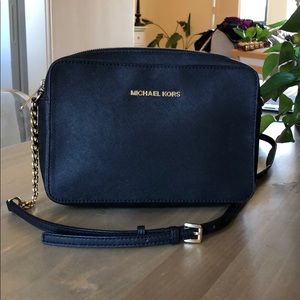 ☆ Michael Kors Travel Crossbody